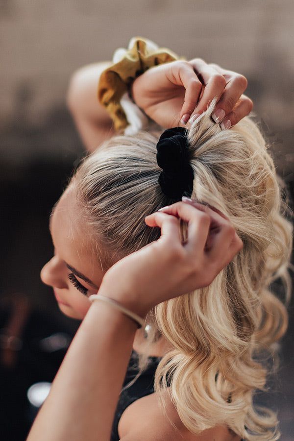 Moña Terciopelo Sencilla (Surtida) X 12 Unid