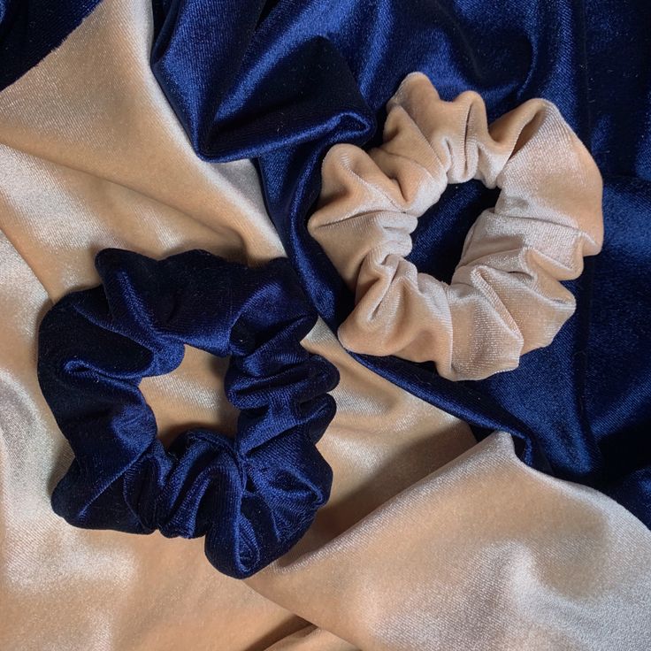 Moña Terciopelo Sencilla (Surtida) X 12 Unid